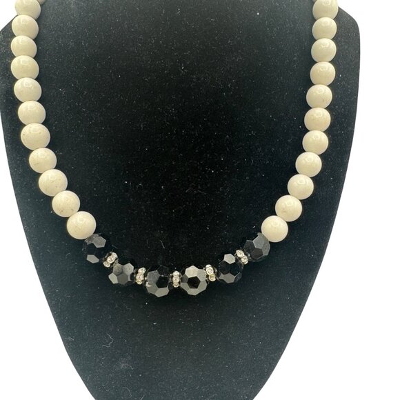 White Beaded Necklace Rhinestone Black Accents Adjustable Clasp Statement Jewelr - Picture 2 of 5